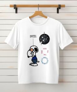 Snoopy kiss all the time disco occasionally_Classic T-Shirt