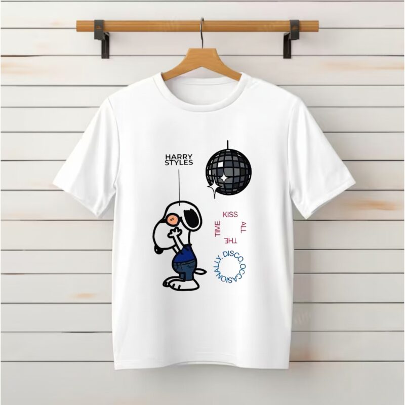 Snoopy kiss all the time disco occasionally_Classic T-Shirt