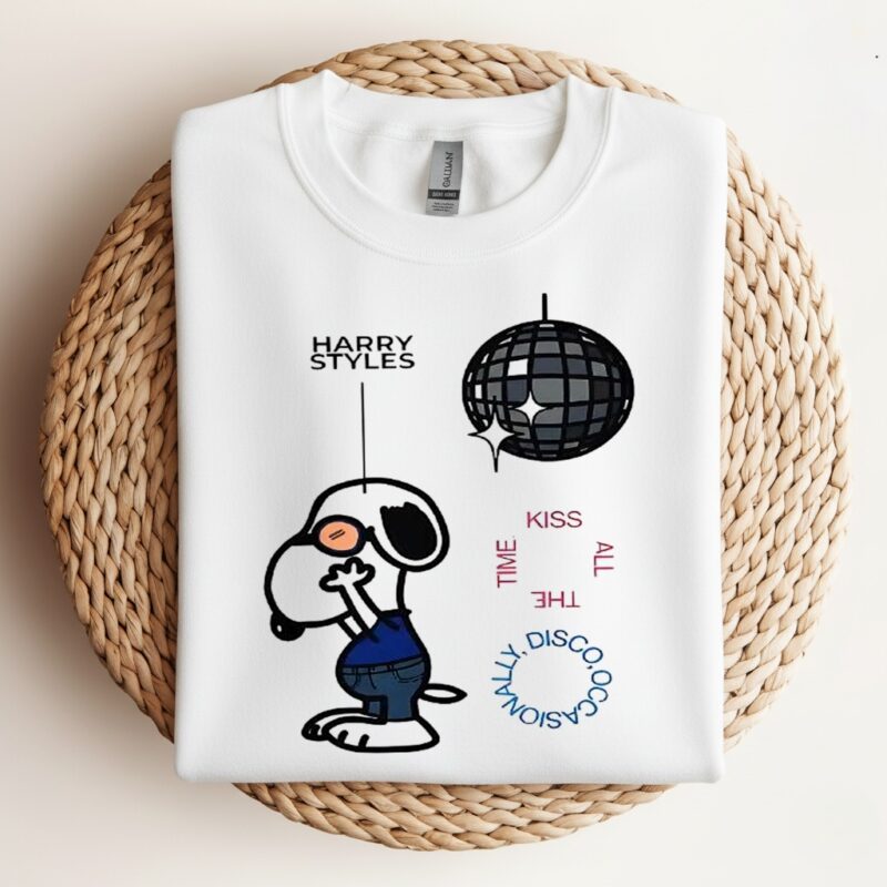 Snoopy kiss all the time disco occasionally_Crewneck Sweatshirt